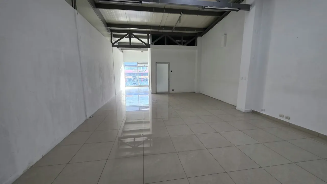 Alquiler de local comercial de 225 metros cuadrados distribuidos en 2 pisos. — photo 3