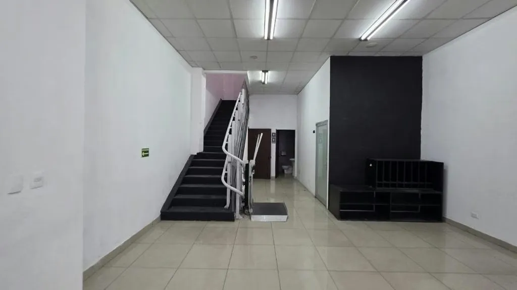 Alquiler de local comercial de 225 metros cuadrados distribuidos en 2 pisos. — photo 4