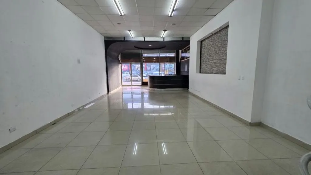 Alquiler de local comercial de 225 metros cuadrados distribuidos en 2 pisos. — photo 5