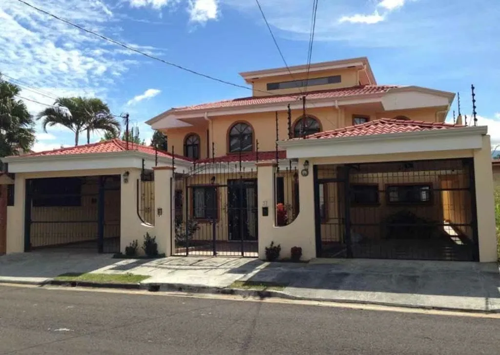 Bed and Breakfast with 12 rooms with 12 fully furnished damage