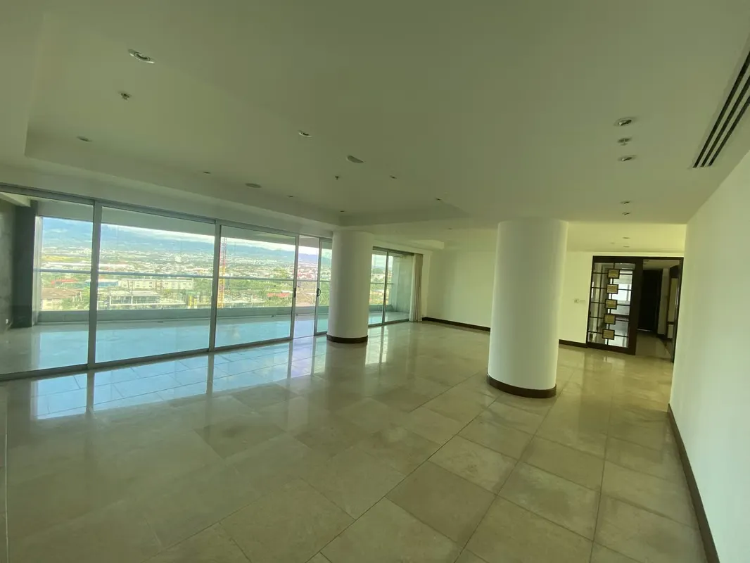 Viva con estilo, seguridad y comodidad en uno de los condominios más exclusivos de Escazú, Central Park - Trejos Montealegre.