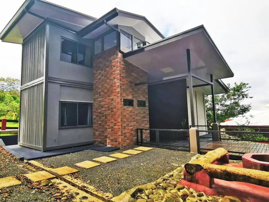Hermosa Casa 2 Plantas con Río en San Carlos