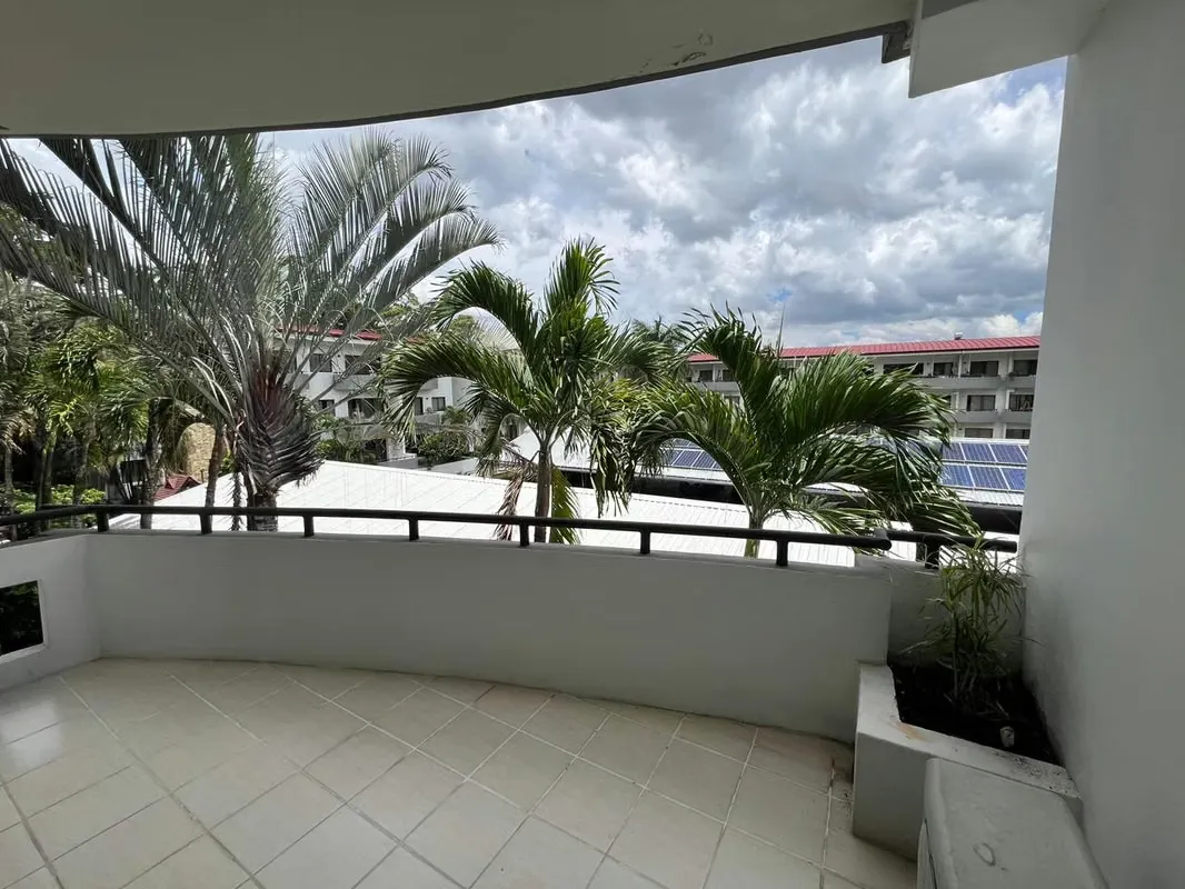 Apartment for Sale in the Best Area of Santa Ana.