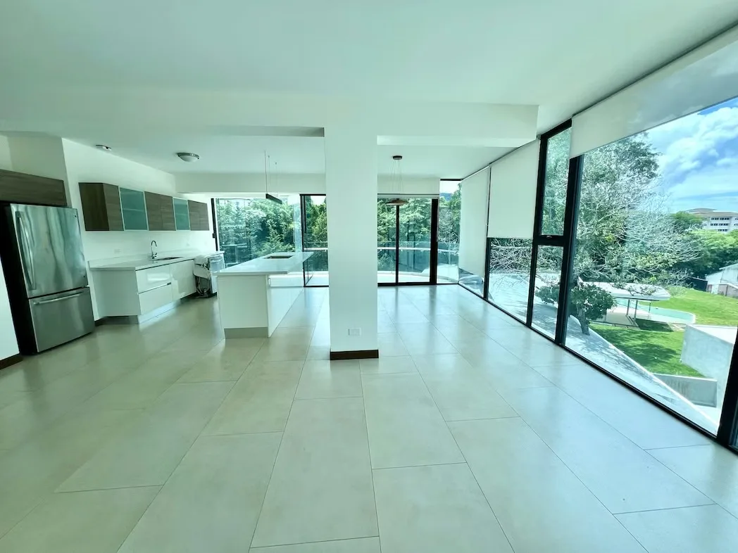 Contemporary 3 BDR Home, 3 Full Baths, Club House, 24h Security, San Rafael