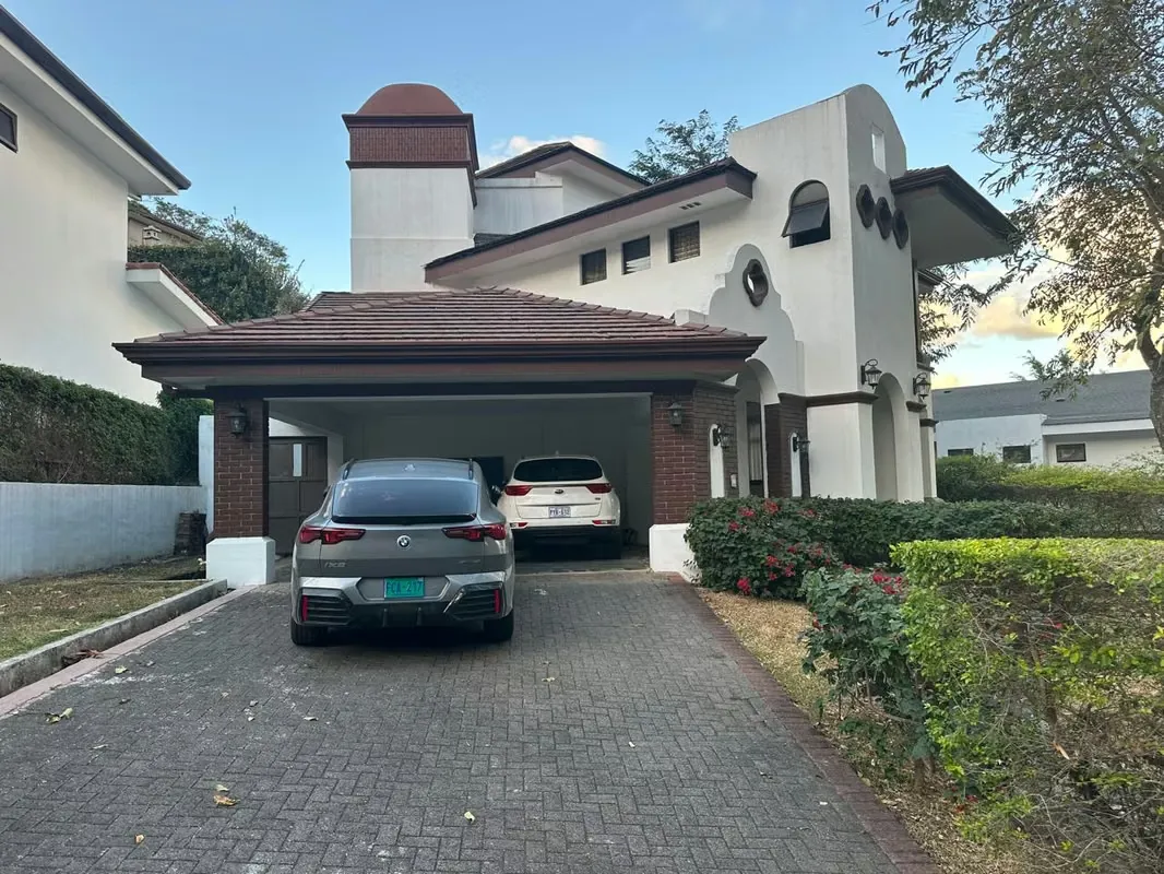 Furnished House for Rent in Hacienda El Cocoy Condominium – Guachipelín de Escazú