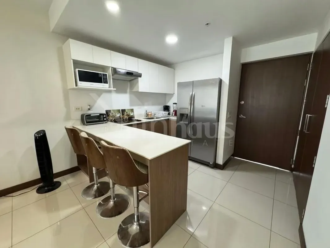 En venta apartamento con línea blanca en Nunciatura Flats.