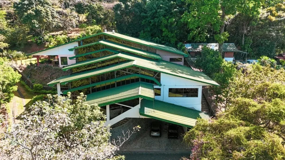 For sale mixed-use property in Ciudad Colón