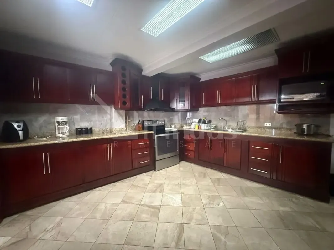 Alquiler Apto en Condominio en Escazú con servicios incluidos