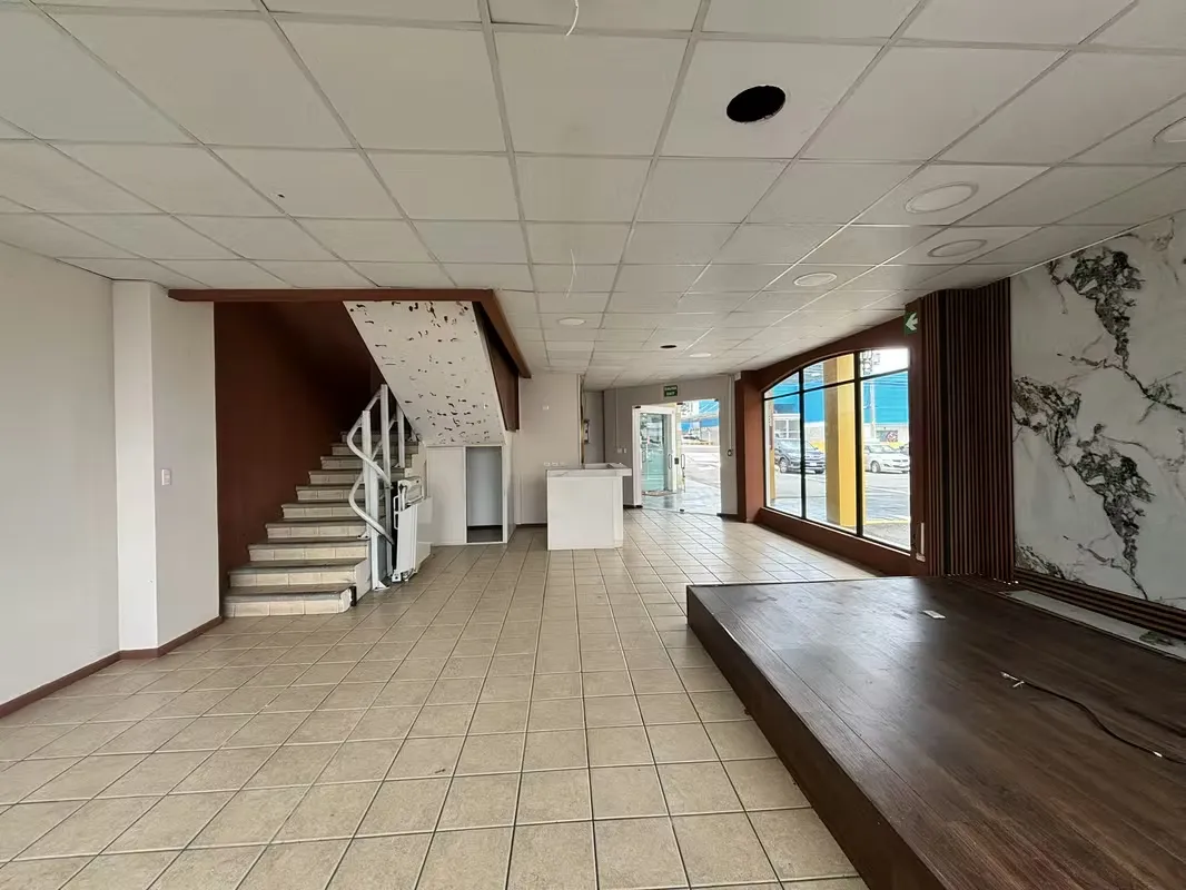 Descubre este local comercial de dos plantas en San Rafael de Escazú, dentro de una plaza comercial estratégicamente ...