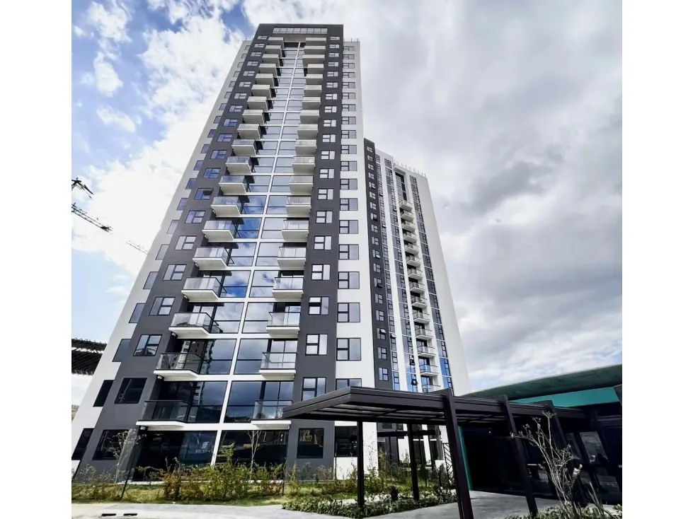 Venta de moderno apartamento full amoblado en nueva torre de pisos con con múltiples amenidades y finos acabados, ubicada en estratégica zona en el corazón de San José, en zona de ...
