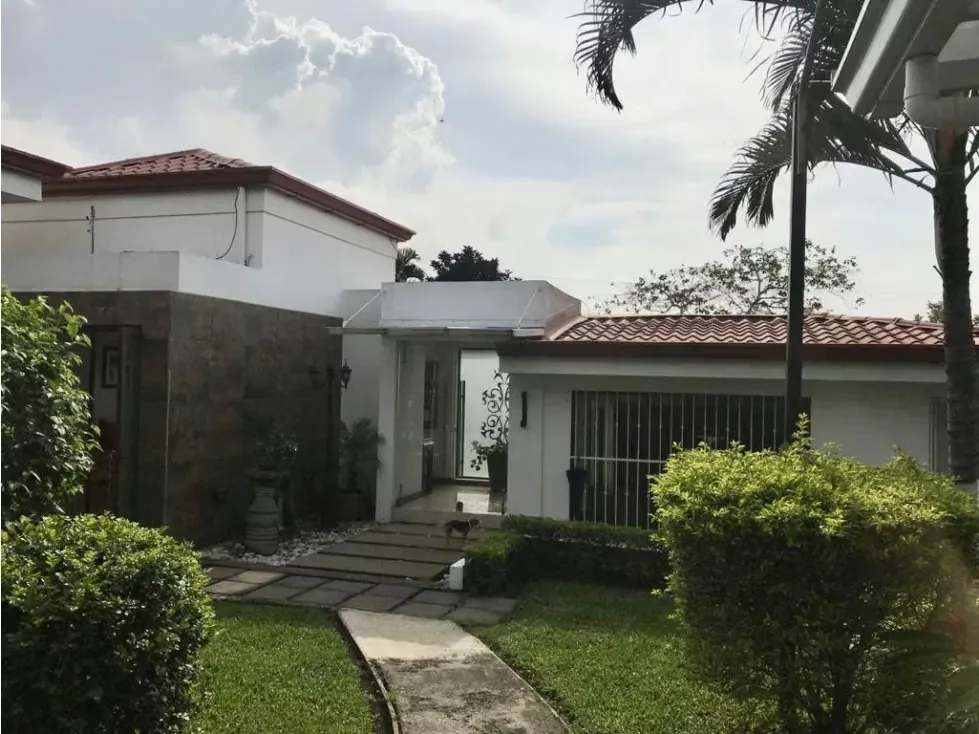 Se vende preciosa quinta, totalmente cercada, ubicada en la tranquila zona de La Guácima de Alajuela, lejos del ruido, con cálido clima y brisa durante todo ...