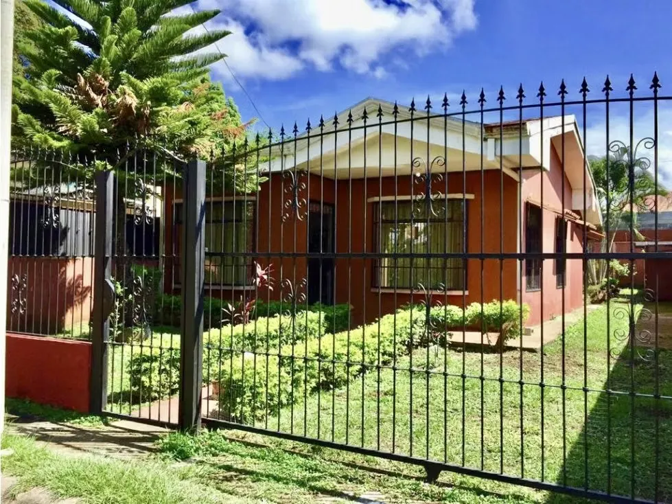 Venta de casa en Orotina, Alajuela - En residencial