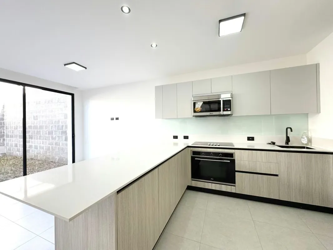 HOUSE FOR RENT IN LINDORA VILLAGE