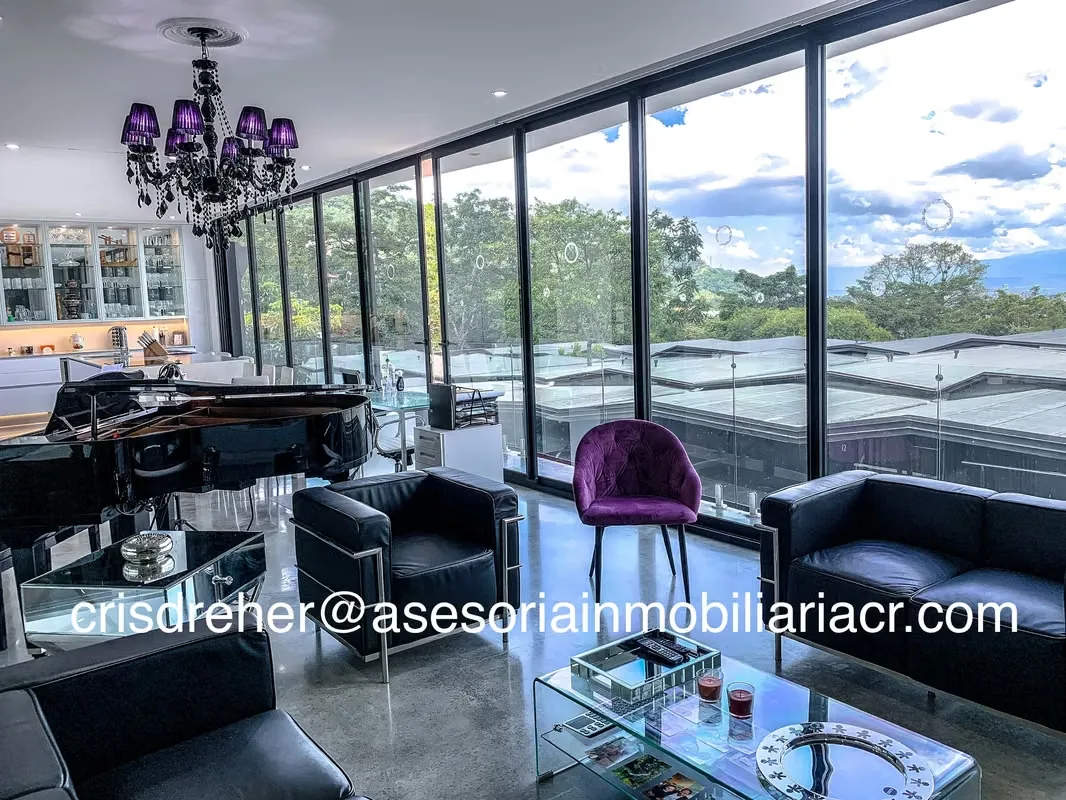 Se vende Casa con Spa en San Antonio de Escazú, no muebles.