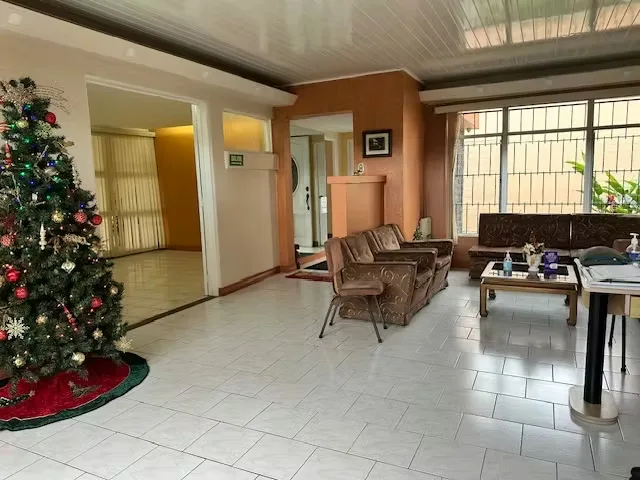 Una oportunidad única en el corazón de San Pedro, sobre calle pública de alto tránsito, ideal para desarrollar o establecer su negocio en una de las zonas comerciales y académicas ... — photo 3