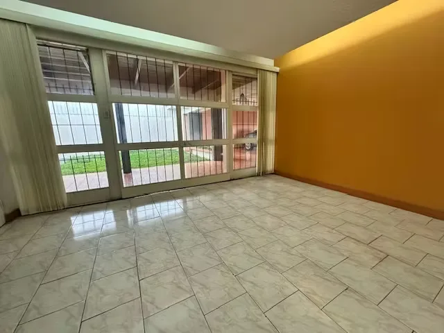 Una oportunidad única en el corazón de San Pedro, sobre calle pública de alto tránsito, ideal para desarrollar o establecer su negocio en una de las zonas comerciales y académicas ... — photo 5