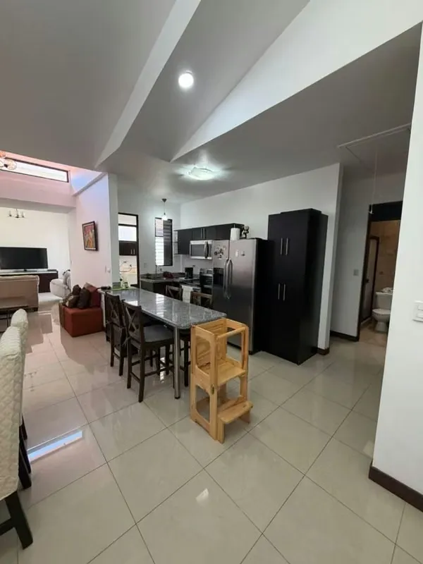 VENTA DE CASA EN CONDOMINIO LOMAS DE MONTES DE OCA