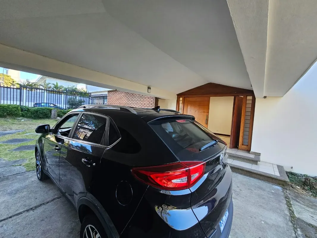 This elegant and spacious house is bright and perfect for government institutions, ...