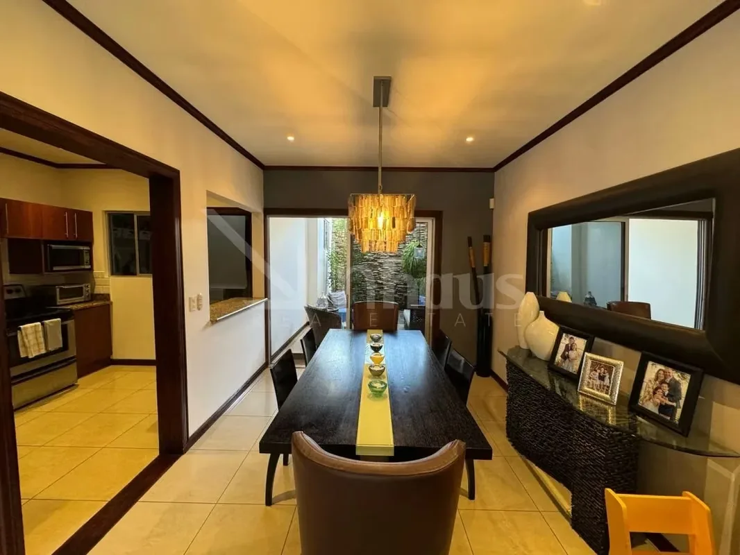 Se vende casa en condominio familiar de solo 6 unidades, ideal para quienes buscan privacidad, tranquilidad y un ambiente seguro. La propiedad cuenta con diseño moderno, finos acabados ... — photo 4