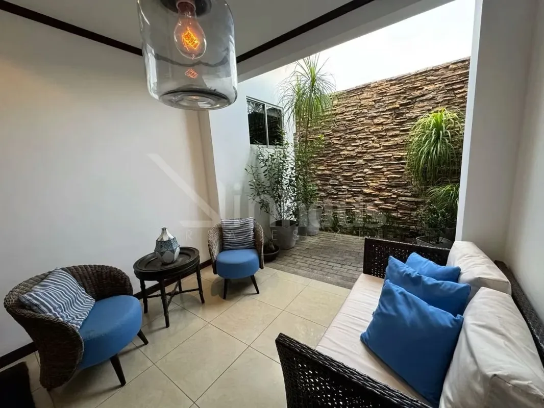 Se vende casa en condominio familiar de solo 6 unidades, ideal para quienes buscan privacidad, tranquilidad y un ambiente seguro. La propiedad cuenta con diseño moderno, finos acabados ... — photo 5