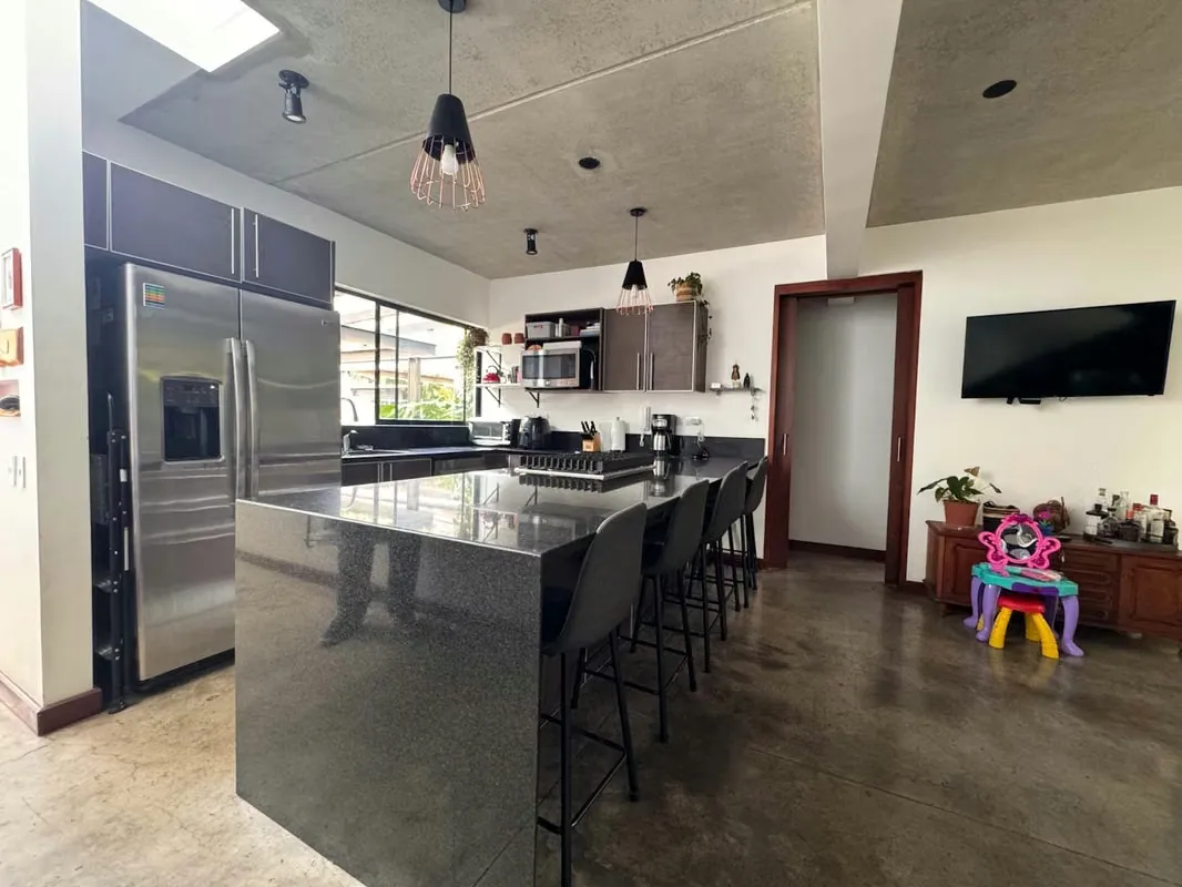 Venta de casas de tres niveles en Piedades