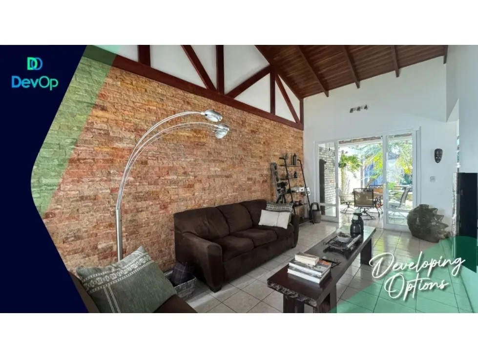 Venta de casa con 3 locales comerciales en Alajuela Centro