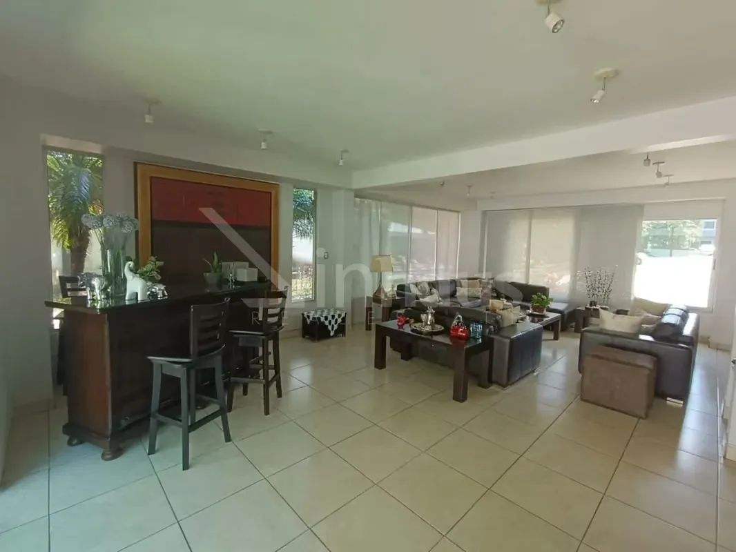 Venta de casa esquinera en condominio en Rio Oro Santa Ana