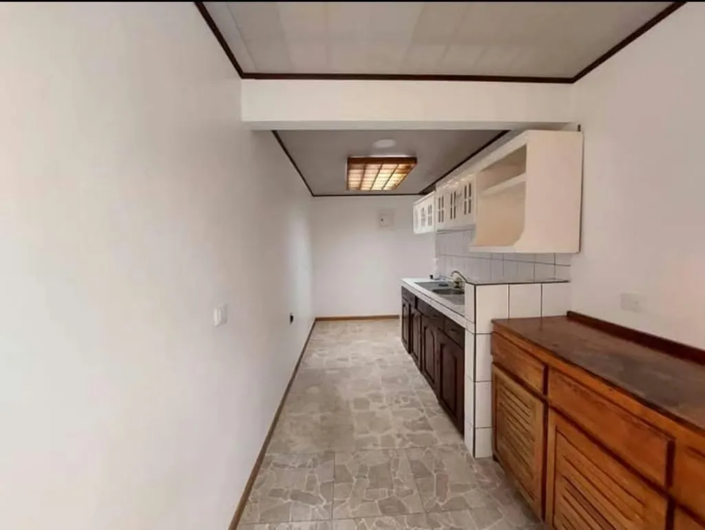 Casa Independiente Sabanilla- 3 Habitaciones- fte calle