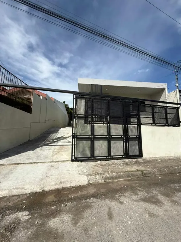 Se vende casa en La Dominica, Turrialba.