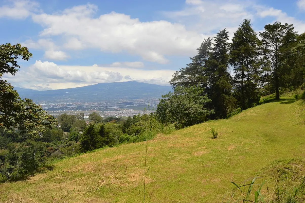 Lote en venta con vista espectacular en condominio – Escazú, montañas
