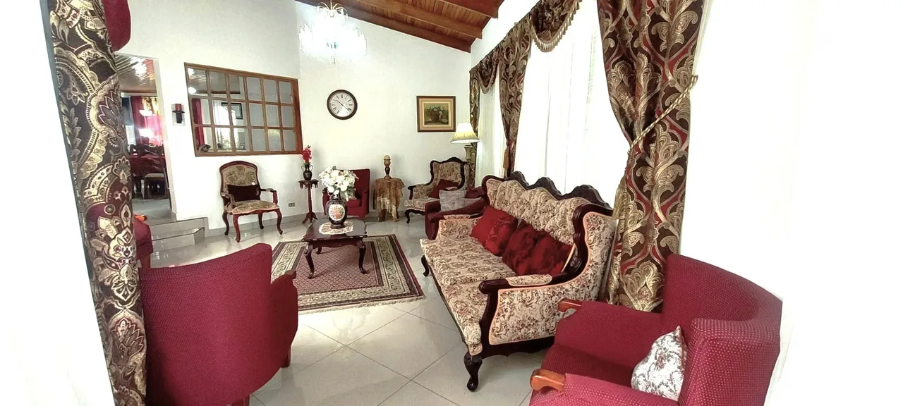 This spacious home in Santo Domingo, Heredia, offers exceptional versatility for investors, ... — photo 4
