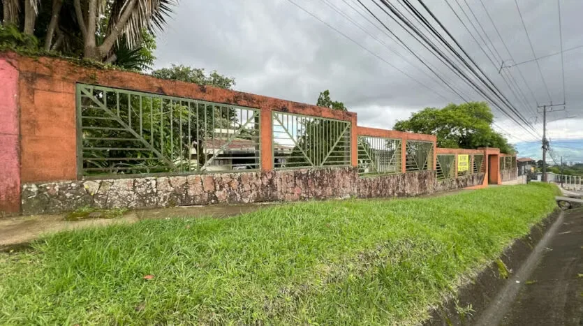 Property for Sale – Impressive Mixed-Use Property — photo 2