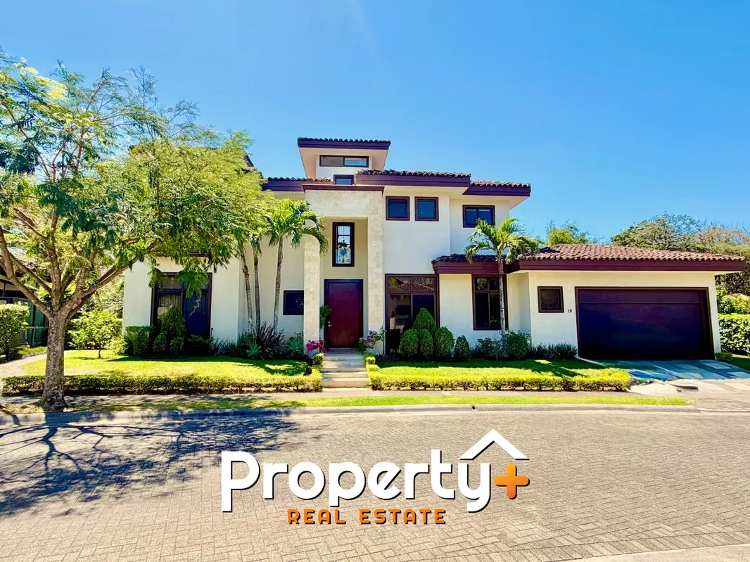 Are you looking for a unique, modern, illuminated house, with luxury finishes, a garden, within one of the most exclusive, high demand condominiums in the Santa Ana area? Welcome to ...