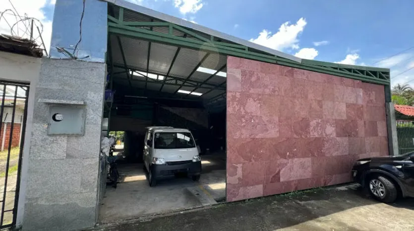 Commercial Property for Sale – Fronting the Main Highway