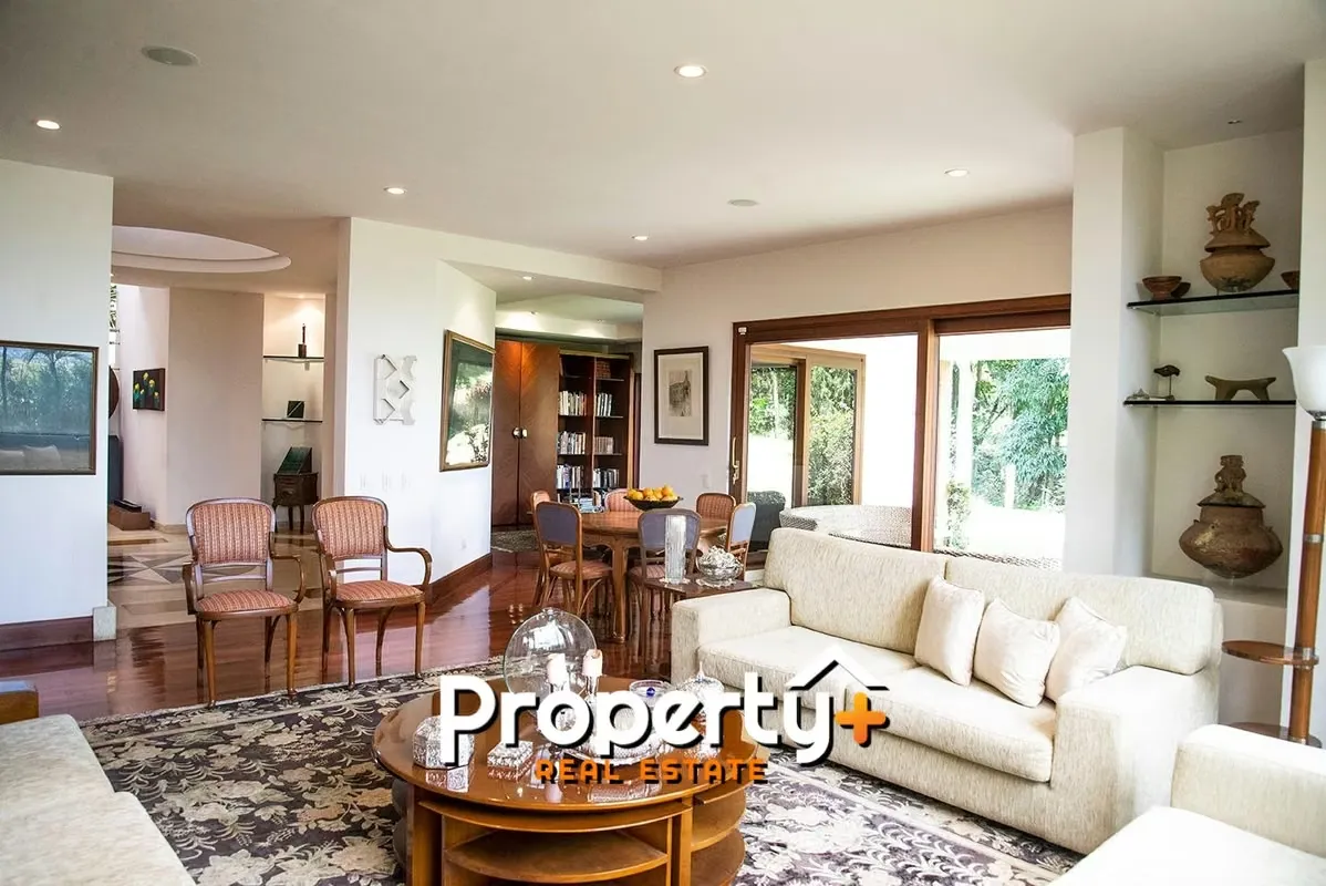 Escazú- Moderna - Elegante - Ubicación Premium - Vista y jardín - Privacidad
