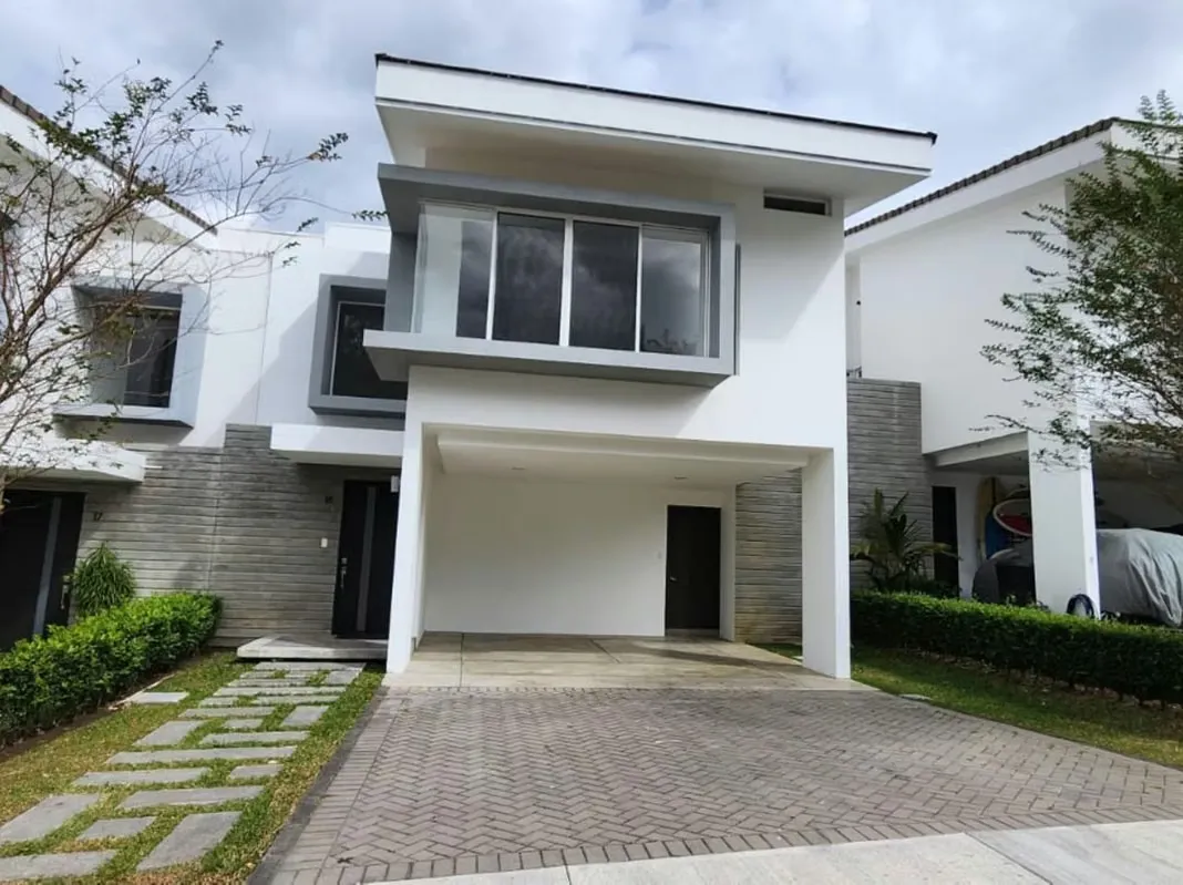 HOUSE FOR RENT IN BELLO HORIZONTE CONDOMINIUM*