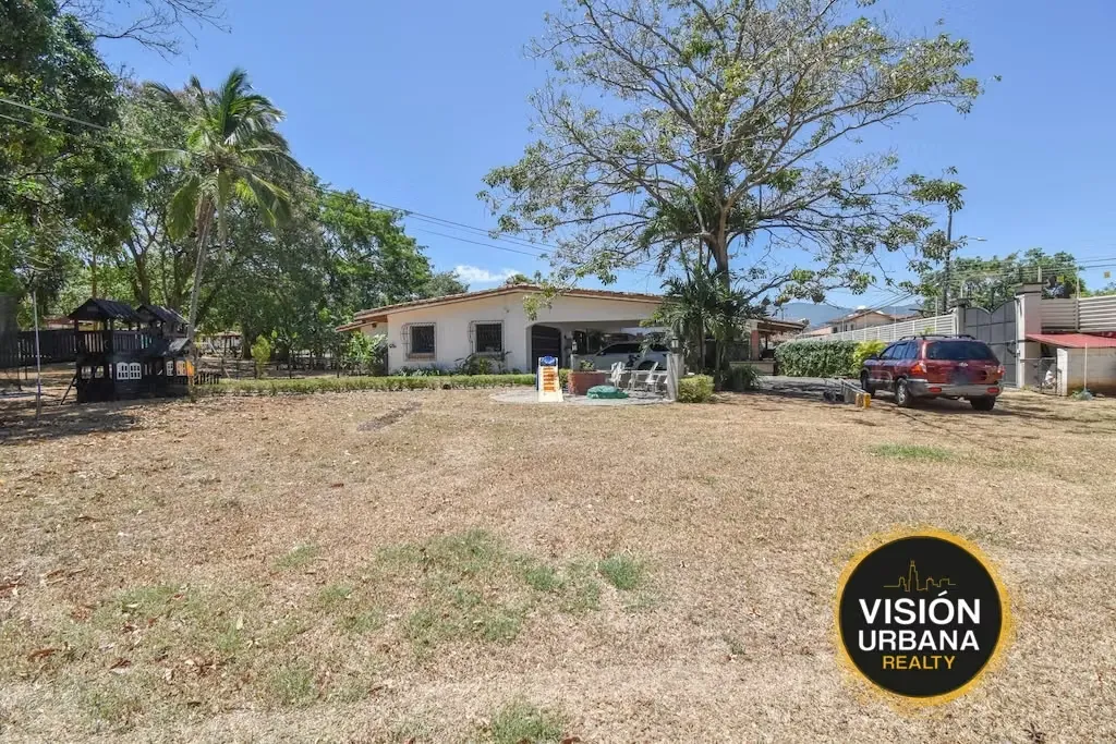 Single-Level Detached House in Bosques de Doña Rosa