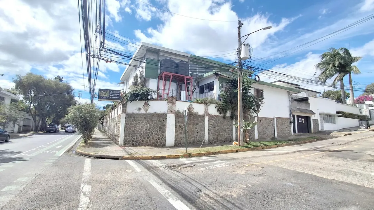 Investment Opportunity: Mixed-Use Property for Sale in Los Yoses — photo 2