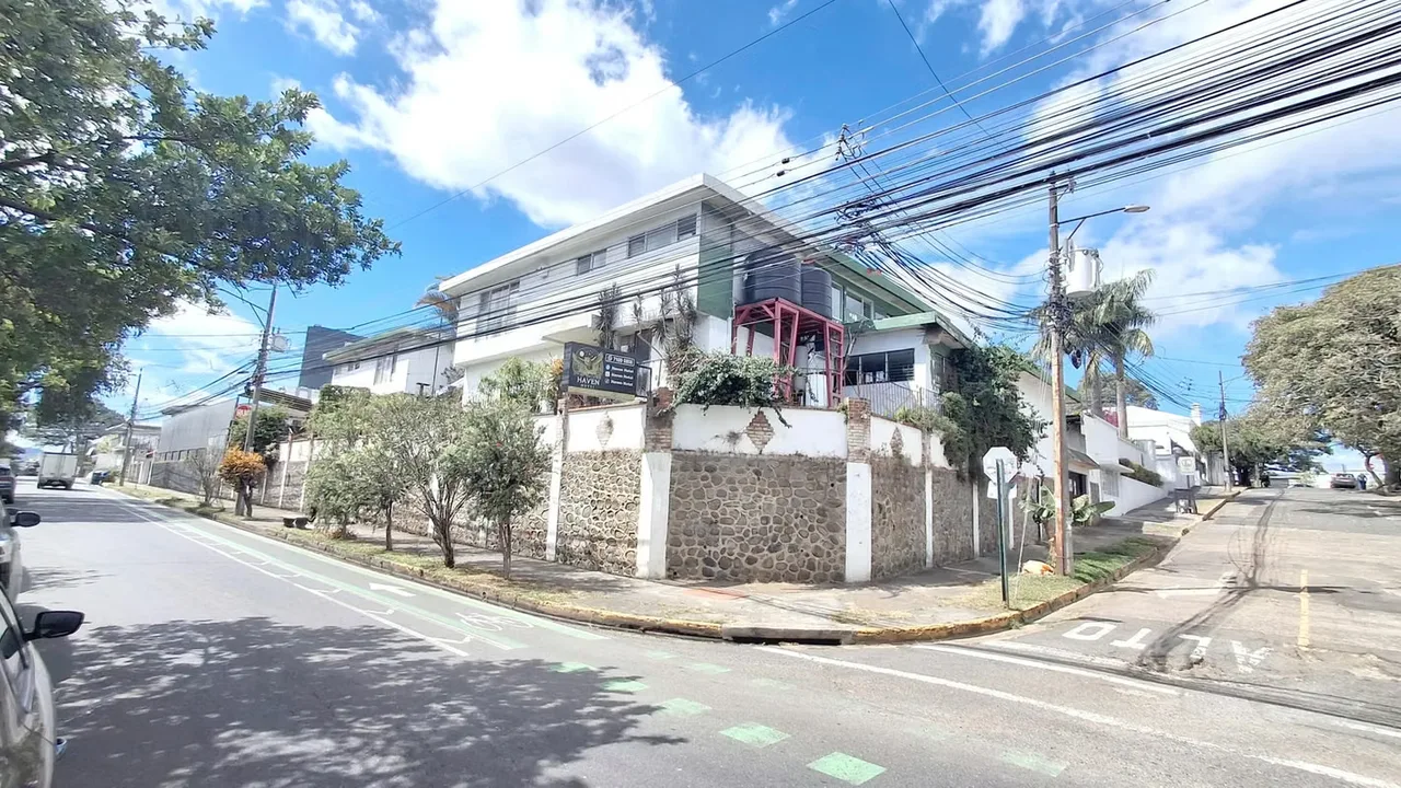 Investment Opportunity: Mixed-Use Property for Sale in Los Yoses — photo 3
