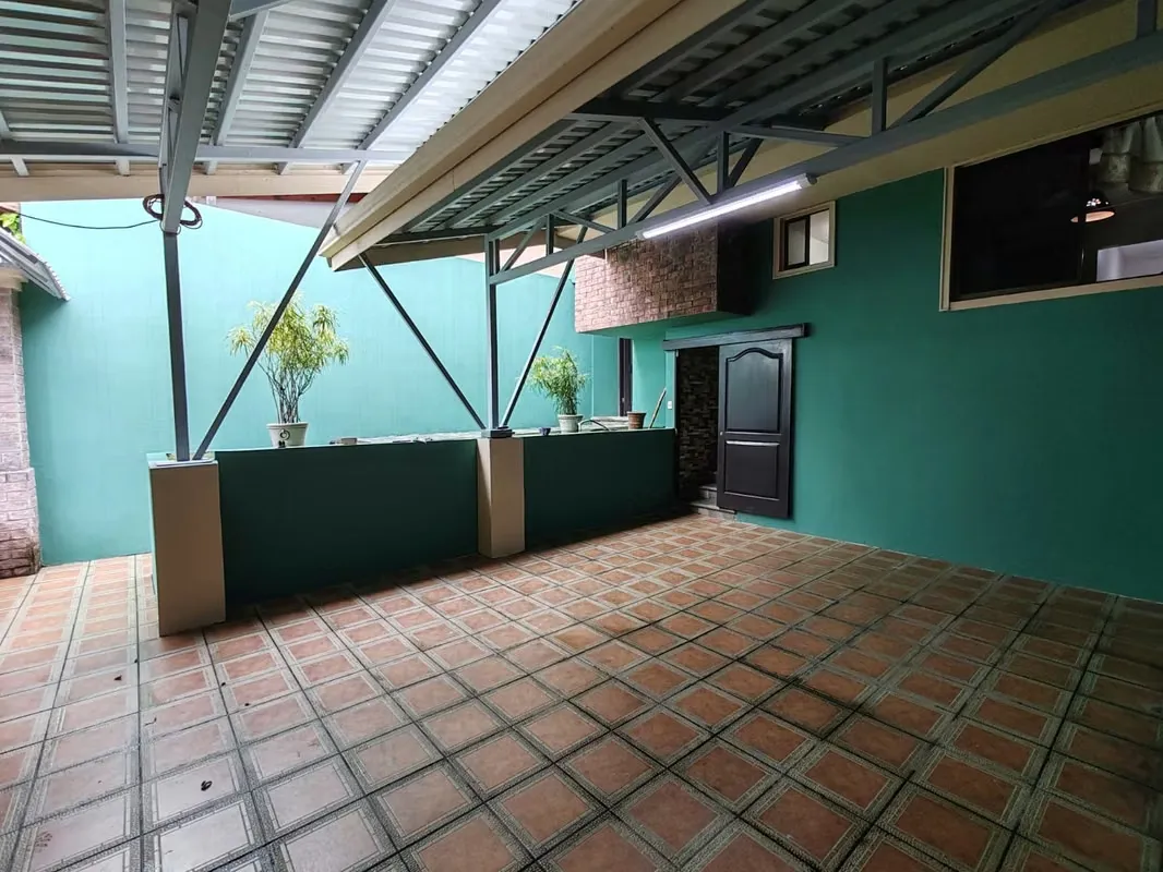 Venta de Casa comoda y con excelente ubicacion en residencial de Mercedes-Heredia
