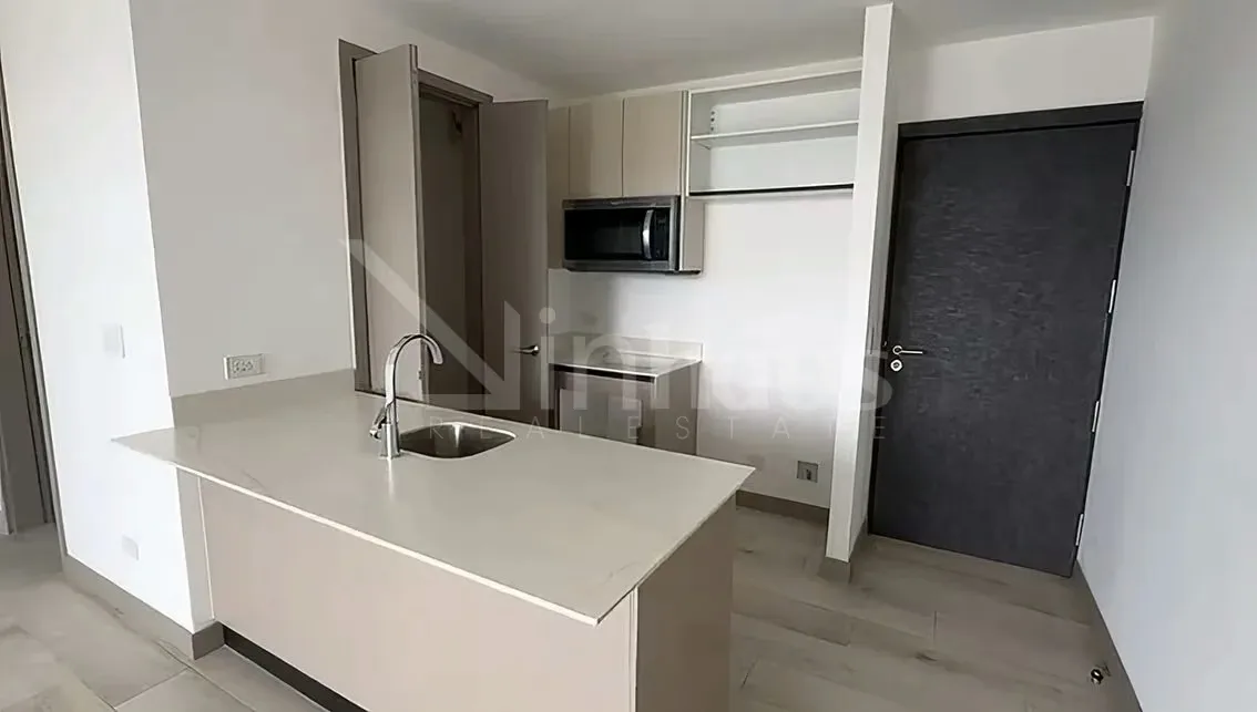 Ubicado en piso 21 con vista a La Sabana, balcón y grandes ventanales. Modelo Onix de una habitación pero con prevista ...