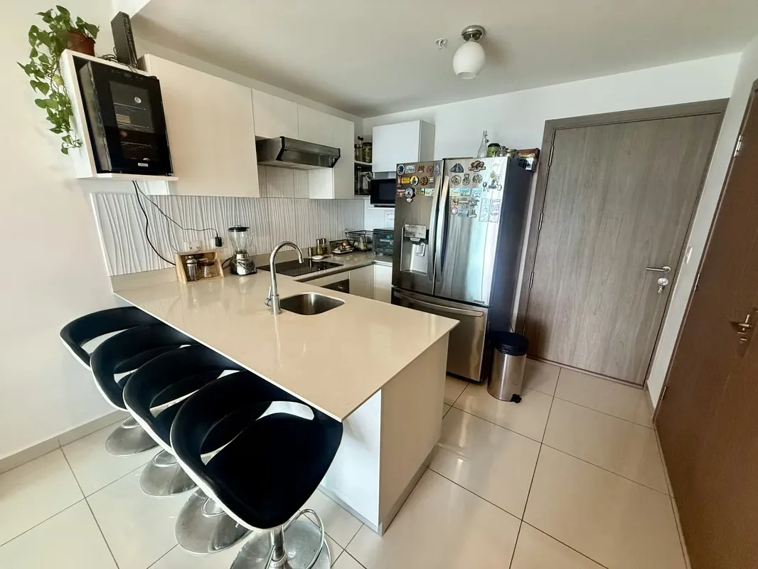 Venta moderno apartamento Condominio Bambu Rivera, excelente ubicación. Con una excelente vista, agradadable clima, con luz natural.