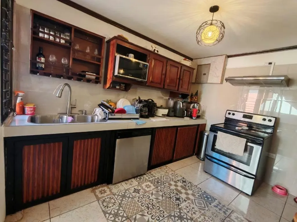 VENTA DE CASA RECIÉN REMODELADA EN DESAMPARADOS, ALAJUELA