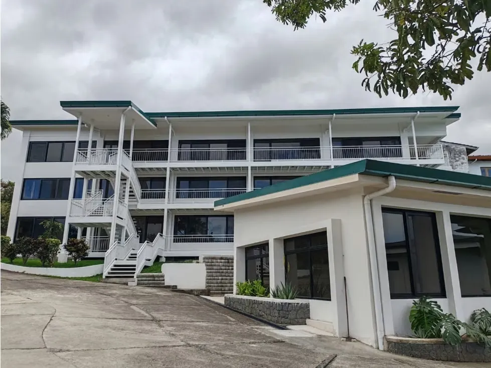 Este hermoso apartamento para alquiler se encuentra en la exclusiva zona de Escazú, en la capital San José de Costa Rica. Con una ubicación privilegiada y estratégica, este inmueble ...