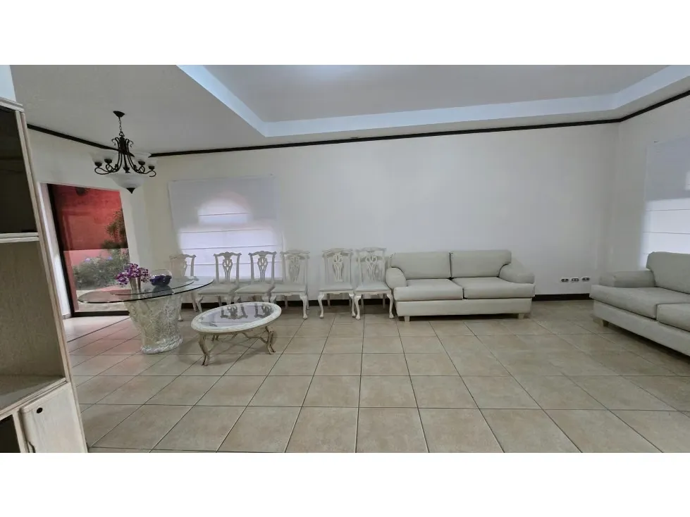 Se VENDE encantadora casa en residencial con acceso controlado, diseño clasica moderna de una sola planta, ofrece ... — photo 5