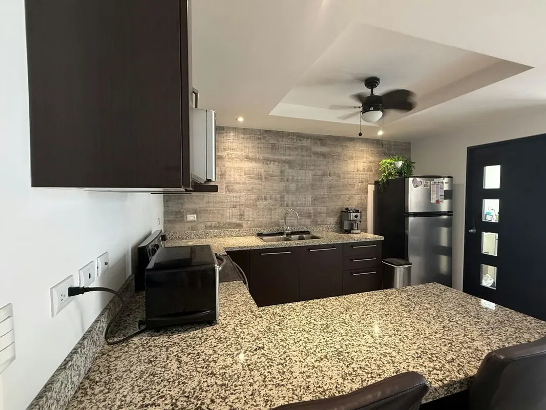 VENTA DE CASA EN SANTA ANA HILLS*