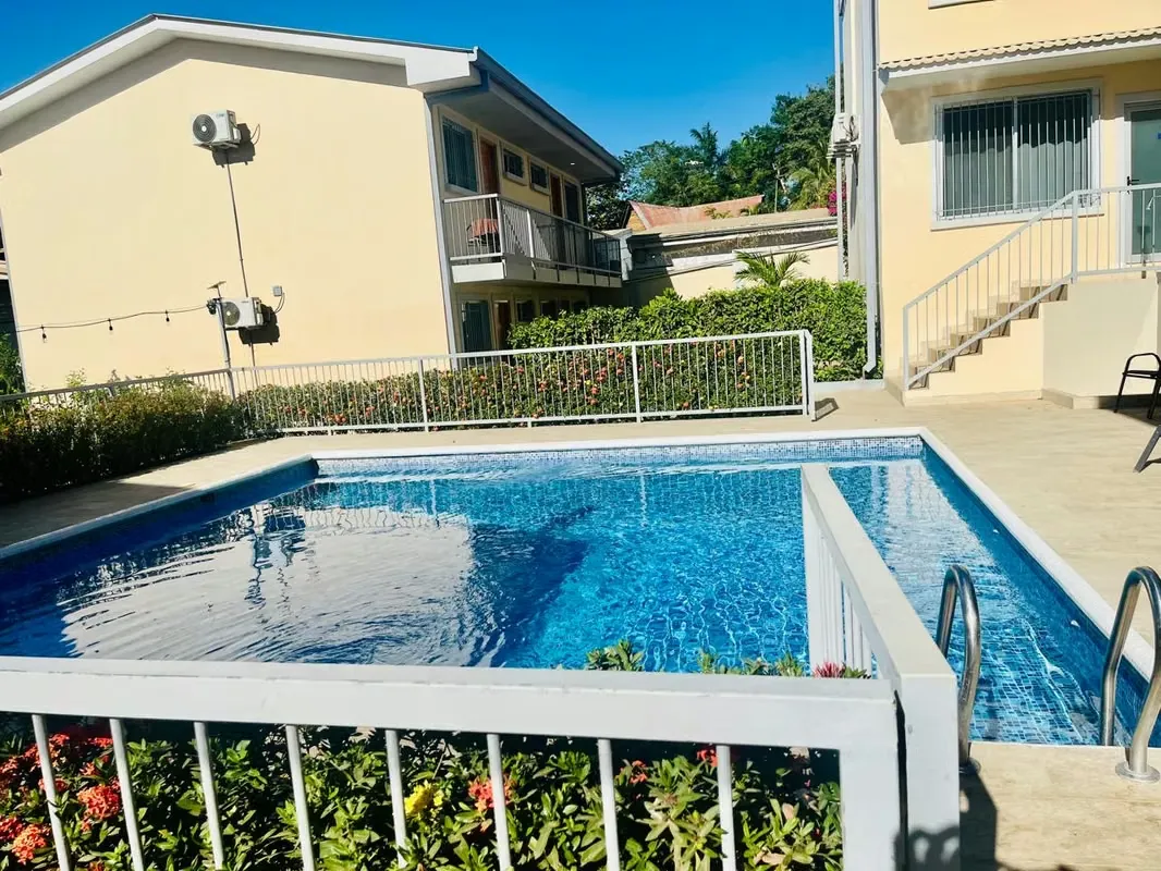 Venta de hotel en el Centro de Tamarindo con distancia caminable a la playa