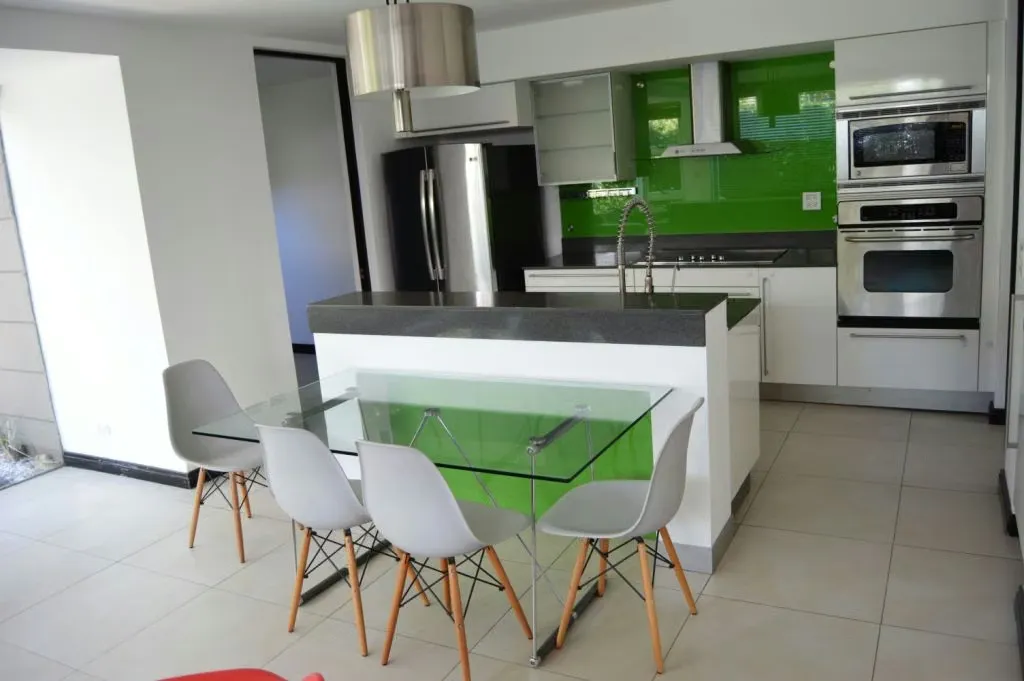 Contemporary 3 BDR Home + Spacious Studio, Deck, Club House, Best Location