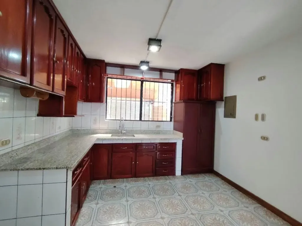 Casa Independiente Escazu- Patio- 3 Habitaciones