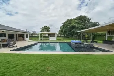 1 FLOOR HOUSE WITH POOL AND LUXURY SOCIAL AREA